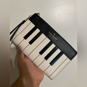 Kate Spade pitch purrfect medium wristlet